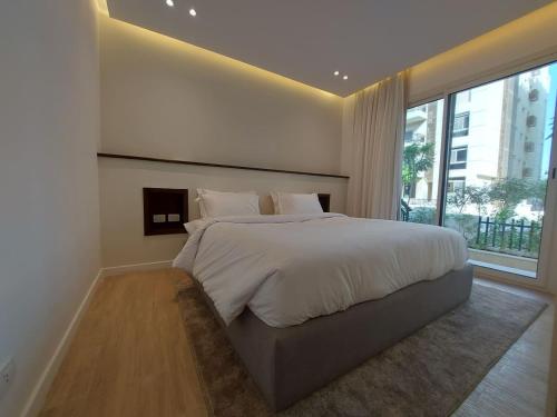 Beautiful 2BR Apartment w Garden - image 14