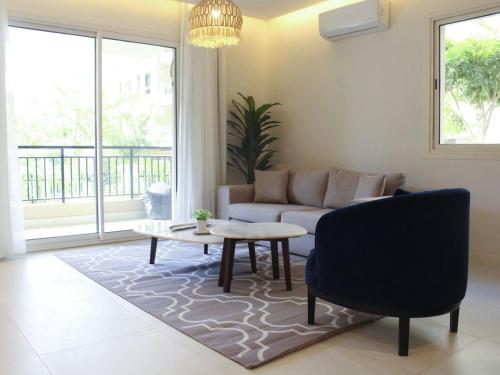 Beautiful 2BR Apartment w Garden - image 9