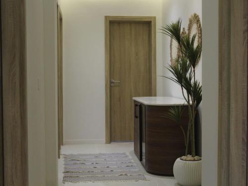 Beautiful 2BR Apartment w Garden - image 6