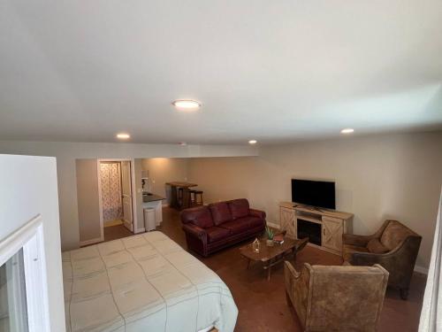 . Waterfront In Law Suite on Wolf Pond