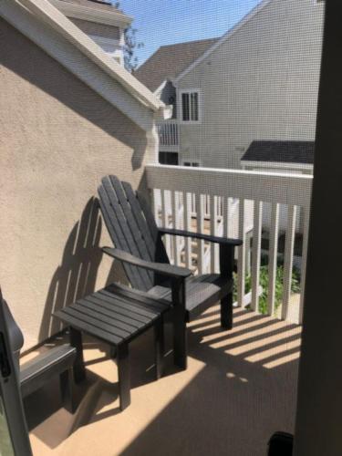 Chic Upstairs Condo Steps from Strands Beach in Dana Point