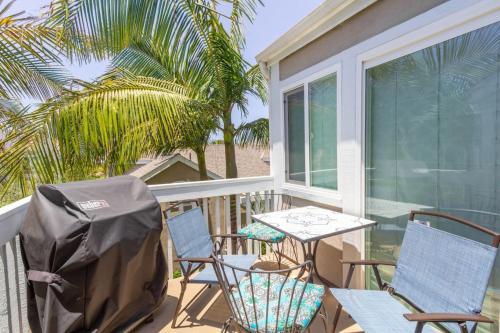 Chic Upstairs Condo Steps from Strands Beach in Dana Point