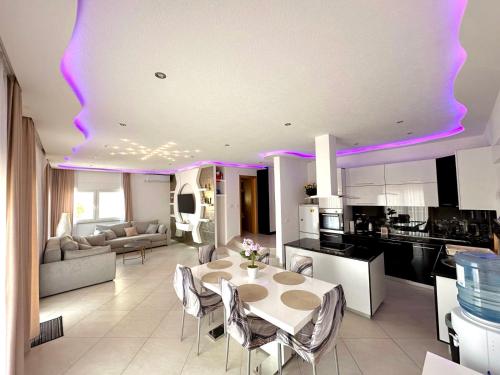 3 bedrooms, 6 beds