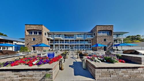 Put-in-Bay Waterfront Condo #211 thumb 2