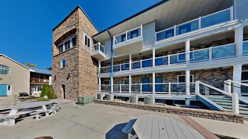 Put-in-Bay Waterfront Condo #211 thumb 3