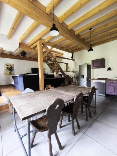 Iekārtas, Charmante maison avec jardin au coeur du vignoble Savoyard in Jongieux