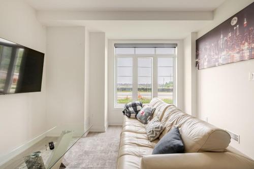 The Residence, Your comfort is our culture in 奧克維爾