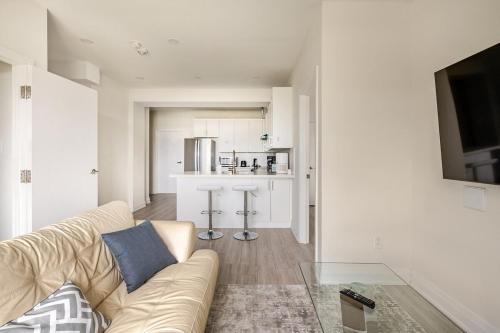 The Residence, Your comfort is our culture in 奧克維爾