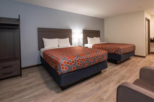 Town Motel - image 10