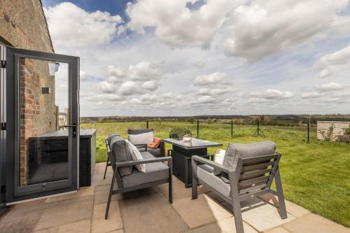 The Old Tractor Shed Luxury Private Hot Tub & View in Sutton Cheney