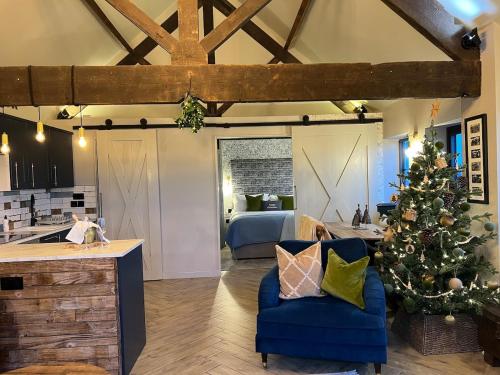 The Old Tractor Shed Luxury Private Hot Tub & View in Sutton Cheney