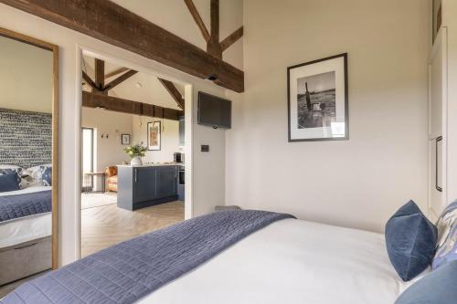 The Old Tractor Shed Luxury Private Hot Tub & View in Sutton Cheney