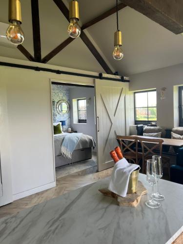 The Old Tractor Shed Luxury Private Hot Tub & View in Sutton Cheney