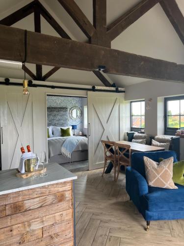 The Old Tractor Shed Luxury Private Hot Tub & View in Sutton Cheney
