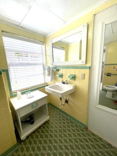 Coconut Cove Resort & Marina - image 11