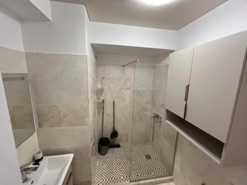 One-Bedroom Apartment with Sea View image 3