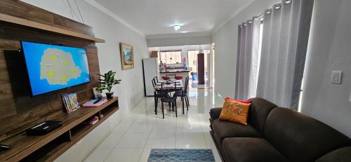 Casa confortável, com 3 quartos, bem localizada!