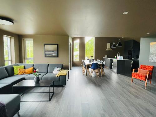 Fosskamben 1 Moderne hytte ikkje langt frå Sogndal (Fosskamben 1 Moderne hytte ikkje langt fra Sogndal) in Согдал