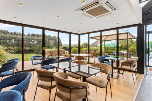 ห้องจัดเลี้ยง, กีริอ๊าด โดวีล แซ็ง อาร์นูลต์ (Kyriad Deauville - Saint Arnoult) in ทรูวีล-ซู-แมร์