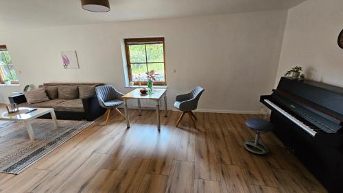Ruhiges Ferienzimmer mit eigenem Bad am Waldrand in Urbach (Rhineland-Palatinate)
