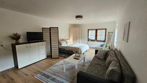 Ruhiges Ferienzimmer mit eigenem Bad am Waldrand in Urbach-Kirchdorf, Deutschland
