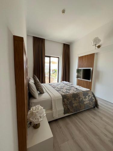 Small Beach Hotel