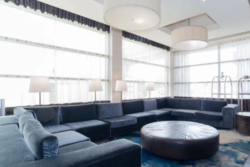 大堂, 桑德曼特色溫哥華機場度假酒店 (Sandman Signature Vancouver Airport Hotel & Resort) in 列治文