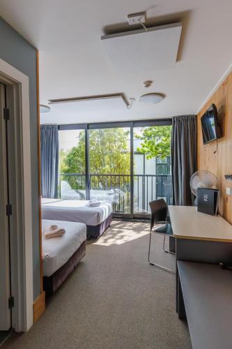 The Lodge -Twin Ensuite image 3