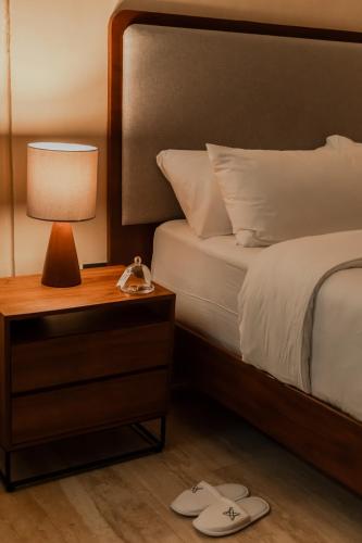 Deluxe Room image 7