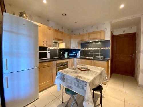Gîte Blavozy, 2 pièces, 3 personnes - FR-1-582-57 (Charmante maisonnette a Blavozy, proche du Puy-en-Velay, avec terrasse privative, WiFi, et parking -) in 布拉瓦濟