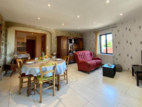 Gîte Blavozy, 2 pièces, 3 personnes - FR-1-582-57 (Charmante maisonnette a Blavozy, proche du Puy-en-Velay, avec terrasse privative, WiFi, et parking -) in 布拉瓦濟