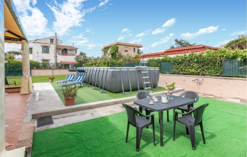 Úszómedence, Stunning Home In Castel Volturno in Castel Volturno