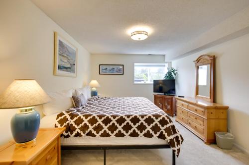 Charming Lincoln City Condo with Pool - Ocean View! - image 7