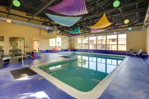 Charming Lincoln City Condo with Pool - Ocean View! - image 14