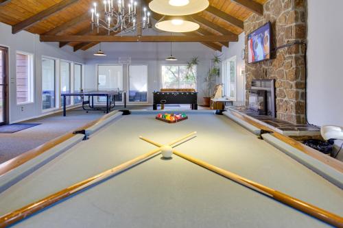 Charming Lincoln City Condo with Pool - Ocean View! - image 10