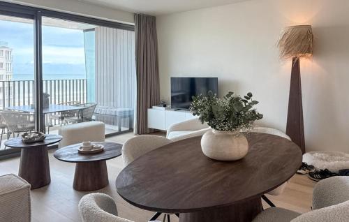 One-Bedroom Apartment image 3