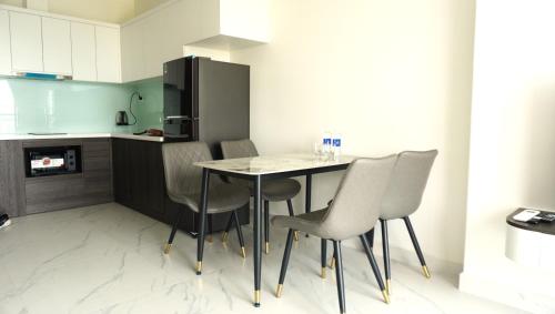 Campell hotel & apartment Vinhome Grand Park