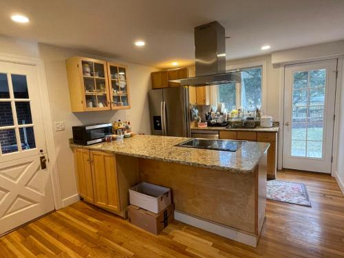 basement Two queen beds with private bathroom in Lexington in Lexington (MA)