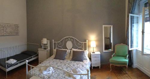 Deluxe Triple Room room in RESIDENZA DEGLI ARTISTI - La Maison