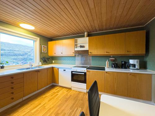 Cozy Home With Fantastic Views in Gjogv