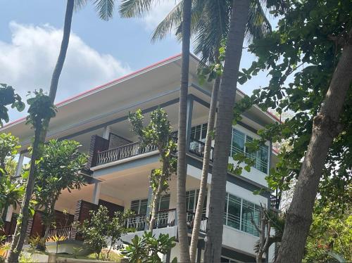 Mountain Reef Beach Resort in Tanote Bay