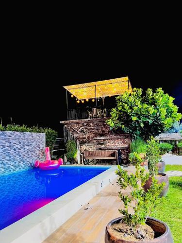 สระว่ายน้ำ, RMK Resort & Hotel and Event Center in คูริเมา