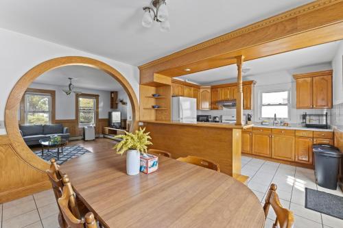 17 Cozy&Spacious 3 bedroom home in Malden with window AC in Malden