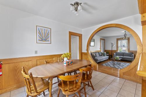 17 Cozy&Spacious 3 bedroom home in Malden with window AC in 馬爾登