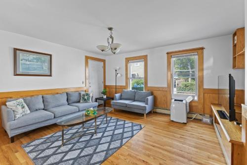 17 Cozy&Spacious 3 bedroom home in Malden with window AC in Malden
