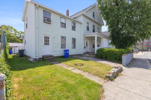 17 Cozy&Spacious 3 bedroom home in Malden with window AC in Malden