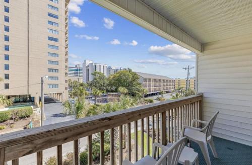 Cozy Beach Condo Pool Sm Dogs ok FREE Tickets D31