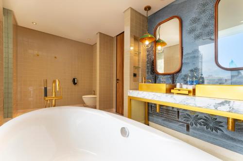 room detail thumbnail 2