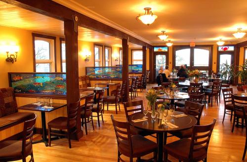 อาหารและเครื่องดื่ม, Heriot Bay Inn in เฮริออท เบย์(บริติชโคลัมเบีย)