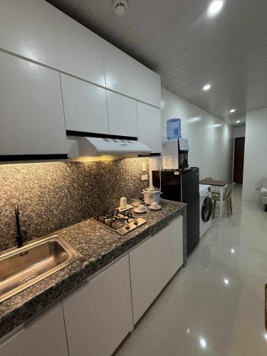 Kitchen, DADOORS Apartment in Santa Barbara